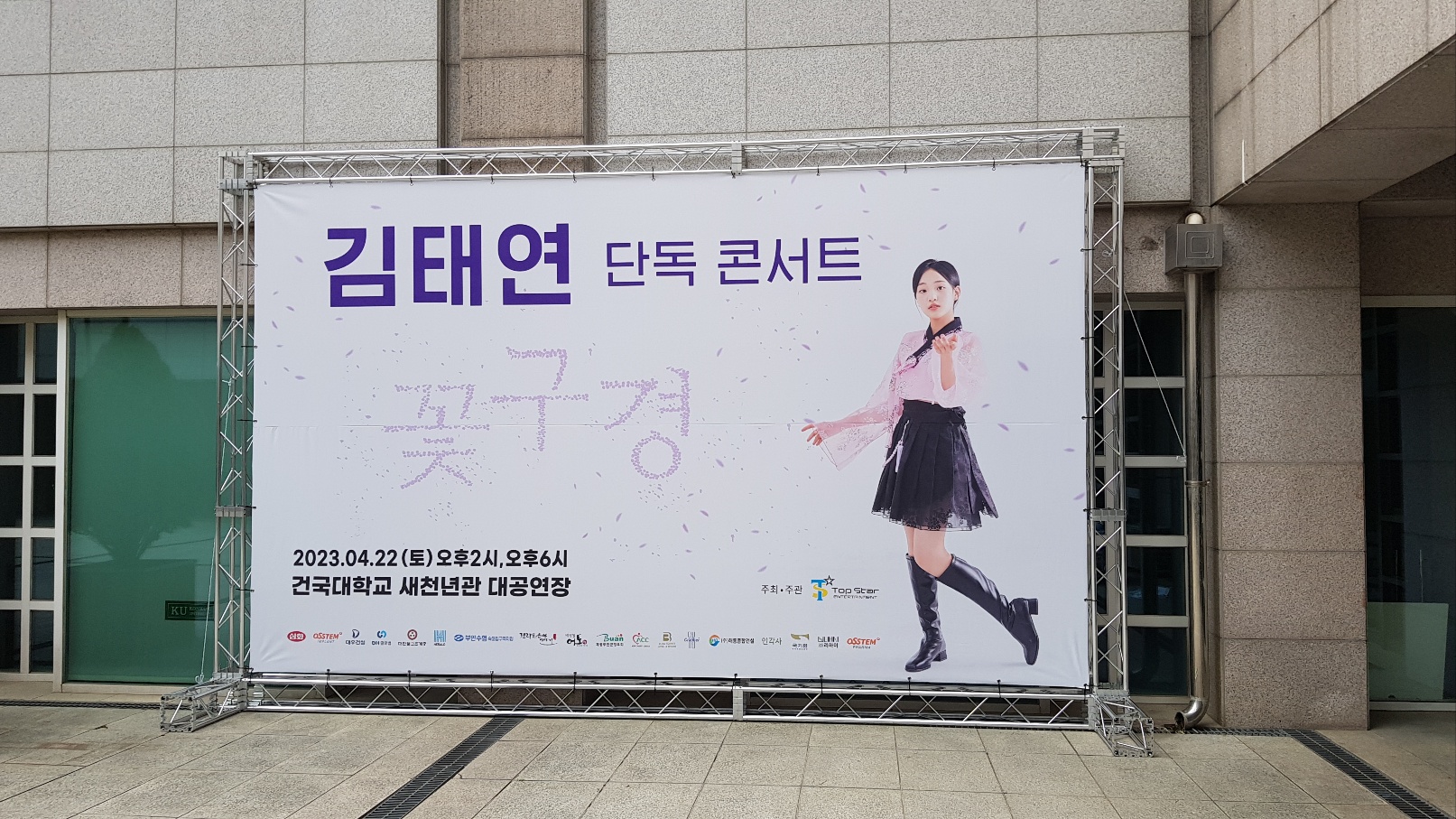 2000769928_MoQJWbck_4709d91c884f323a2274c4f747458dff06297759.jpg 이미지크게보기